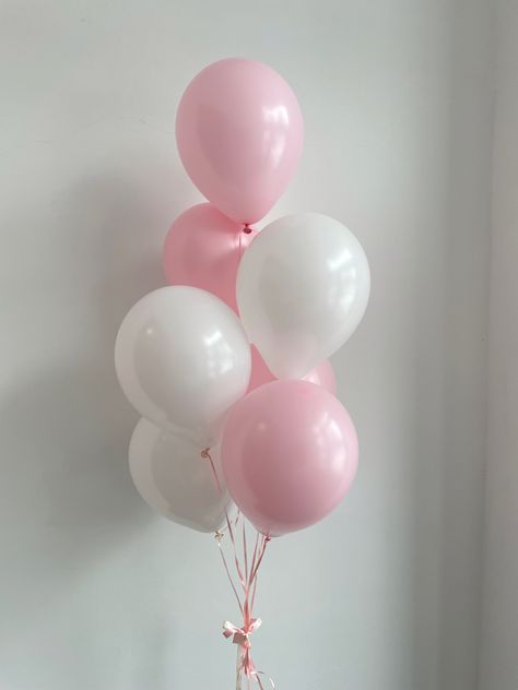 Pink And White Balloons Birthday, Pink Helium Balloons, Balloon Bunches Decoration, Balloon Color Schemes, Balloon Party Ideas, Pink And White Balloons, Balloon Bunches, Balloon Decoration Ideas, 15th Birthday Party Ideas