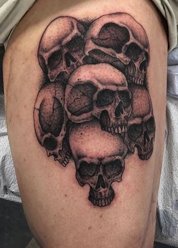 Skull Pile Tattoo Skull Pile Tattoo, Pile Of Skulls Tattoo, Skull Tree Tattoo, Pile Of Skulls, Skulls Tattoo, Clown Tattoo, Skeleton Bones, Art Design Ideas, Skull Tattoo Design