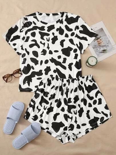 Search cow print | SHEIN USA Cow Stuff, Cow Decor, Oufits Casual, Cute Pajama Sets, Plus Size Pajamas, Live In Style, Linen Fashion, Cute Pajamas, Curve Dresses