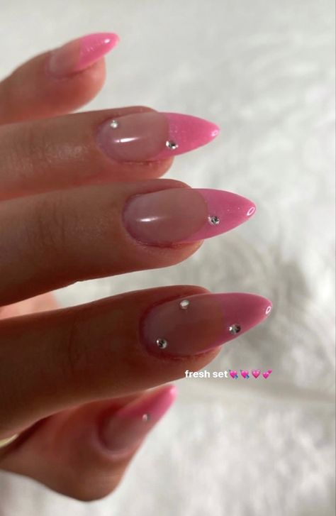 Pink Nails W Pearls, Nails For 13th Birthday, French Tip With Pearls, Hot Pink French Tip Nails, Hot Pink French Tips, French Tips White, Hot Pink French Tip, Pink French Tips, Pink French Tip