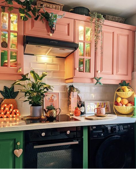 Hello Charlotte, Eclectic Kitchen, Apartment Decor Inspiration, Dream House Interior, House Decoration, Eclectic Home, Green And Pink, Dream House Decor, Kitchen Colors