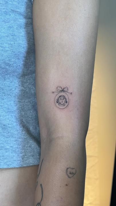 TikTok · Doldol Doggie Tattoos Ideas, Golden Retriever Tattoo Ideas, Cavapoo Tattoo, Tato Dog, Doldol Tattoo, Doodle Dog Tattoo, Dainty Dog Tattoos, Subtle Dog Tattoo, Goldendoodle Tattoo