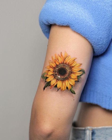 Deborah Genchi on Instagram: "You’re a sunflower 🌻👁️ @debrartattoos . Sponsor @kurosumitattooink @electricdormouse @probodysupply #debrartist #debrartattoos #eyetattoo #sunflower #microrealism" Sunflower Tattoo Color, Natal Aesthetic, Lil Tattoos, Tattoo Cake, Botanical Tattoos, 30 Tattoo, Gothic Tattoos, Around Arm Tattoo, Plant Tattoo