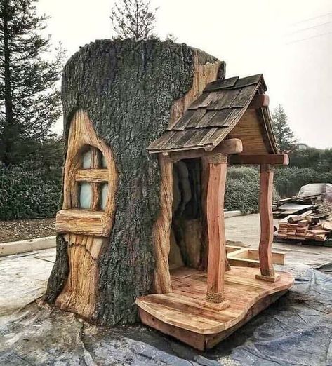 Tree Stump House, Stump House, Fairy Tree Houses, Fairy Garden Designs, Fairy Tree, Tree Carving, Elf House, Gnome House, Hobbit House