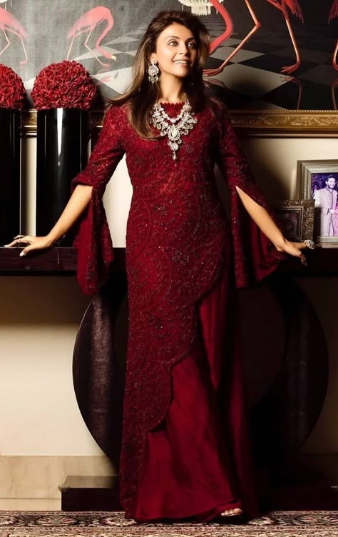 Gaun Fashion, Pakistani Fashion Party Wear, Sleeves Designs For Dresses, Simple Pakistani Dresses, Beautiful Dress Designs, Indian Bridal Outfits, Stylish Party Dresses, Designer Party Wear Dresses, Designer Dresses Casual