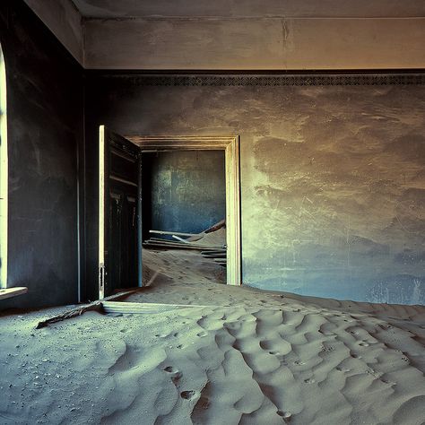 Writing Prompt: What are ten things you could do in this room? Namib Desert, Picture Prompts, Empty Room, Manama, Story Inspiration, Stage Design, Ghost Towns, Akita, Art Plastique