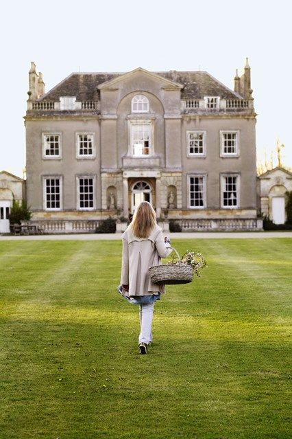 The fascinating history of Faringdon House, the Palladian style home of Sofka Zinovieff - discover more on HOUSE by House & Garden. Georgian Houses, Nancy Mitford, English Country Manor, Manor Homes, English Manor Houses, Amazing Homes, Country Hotel, Georgian Architecture, English Manor