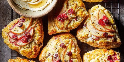 Peppery Pear-Vanilla Scones | Better Homes & Gardens Pear Scones Recipe, Pear Scones, Christmas Scones, Brunch Treats, Vanilla Scones, Apple Scones, Scone Recipes, Cranberry Scones, Chocolate Scones