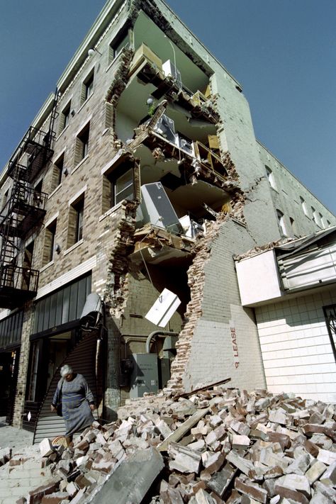 The Northridge Earthquake Was 25 Years Ago, And It Looked Like This: LAist Visit Los Angeles, Ruined City, Hollywood Boulevard, Los Angeles Area, Survival Guide, Apartment Building, Art Plastique, Natural Disasters, Singapore