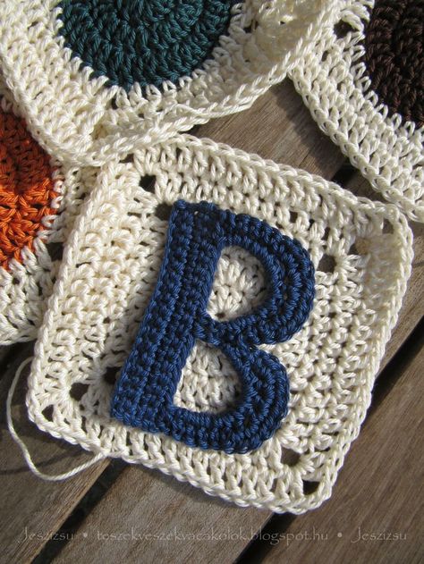 Hygge Crochet, Crochet Letters Pattern, Appliques Au Crochet, Blankets Diy, Crochet Alphabet, Crochet Letters, Crochet Embellishments, Applique Letters, The Letter B