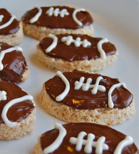 Football Desserts, Football Treats, Superbowl Desserts, Chocolate Rice Krispies, Chocolate Rice Krispie Treats, Bowl Party Food, Kid Desserts, Superbowl Party Food, Bowl Recipes