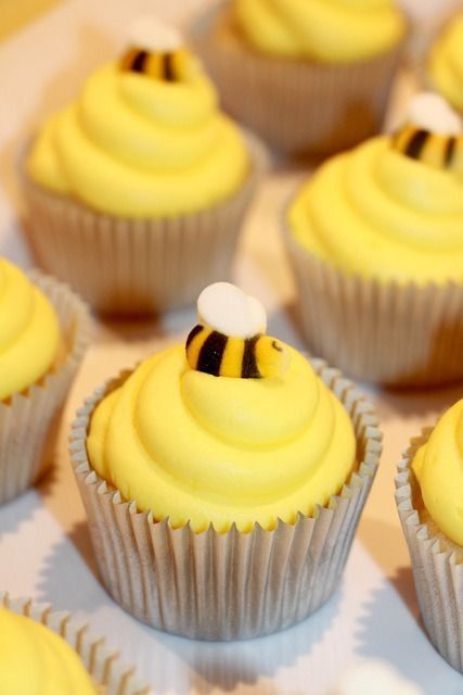 Try these easy DIY bumble bee cupcakes for your next party! Baby Shower Cupcakes Neutral, Baby Shower Kuchen, Bumble Bee Cupcakes, Deco Cupcake, Baby Shower Cupcakes For Girls, Baby Shower Themes Neutral, Bee Cupcakes, Bumble Bee Birthday, Bee Birthday Party