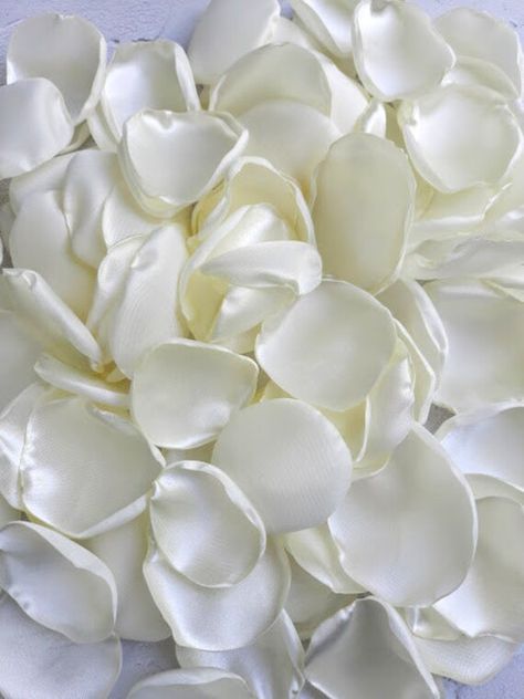 Ivory flower petals for your wedding or other important event for you! They are so similar to real ones that they can hardly be distinguished. They are carved by hand and scorched to prevent fraying, and each of them is approx 1.5 - 2.2 inches, 300 pcs. These petals are ideal for weddings, baby showers or birthday parties, for home decoration for any occasion. The approximate number of petals you will need for the wedding: ♥Girl Flower basket for girls: 100-200 petals (depends on the size of the Wedding Rose Petals, Ivory Wedding Decor, Peach Wedding Decorations, Flower Petals Wedding, Petal Toss, Flower Girl Petals, Flower Pedals, Rose Petals Wedding, Wedding Rose