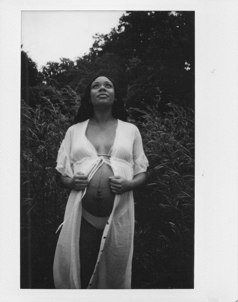 Pregnancy Film Photography, Maternity Photos In Water, Film Maternity Photography, In Water Pictures, Nature On Film, Polaroid Editorial, Instant Film Photography, Editorial Maternity, Nature Outfits