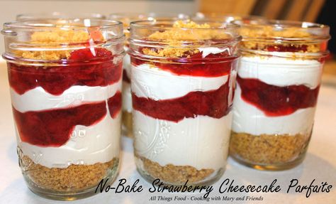 Dessert Parfaits, Strawberry Cheesecake Parfaits, Cheesecake Cups Recipe, No Bake Strawberry Cheesecake, Mason Jar Desserts, Strawberry Parfait, Cheesecake Parfaits, Cheesecake In A Jar, Parfait Desserts