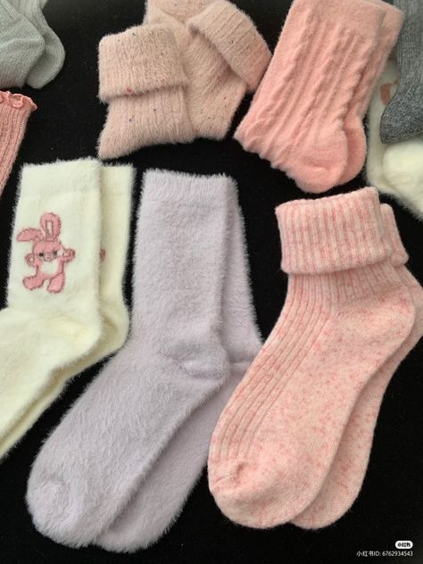 Socks Aesthetic Outfit, Cute Socks Aesthetic, Shabby Vintage Decor, Aesthetic Socks, Socks Aesthetic, Aesthetic Cozy, Comfy Socks, Cute Lazy Outfits, Fashion Articles