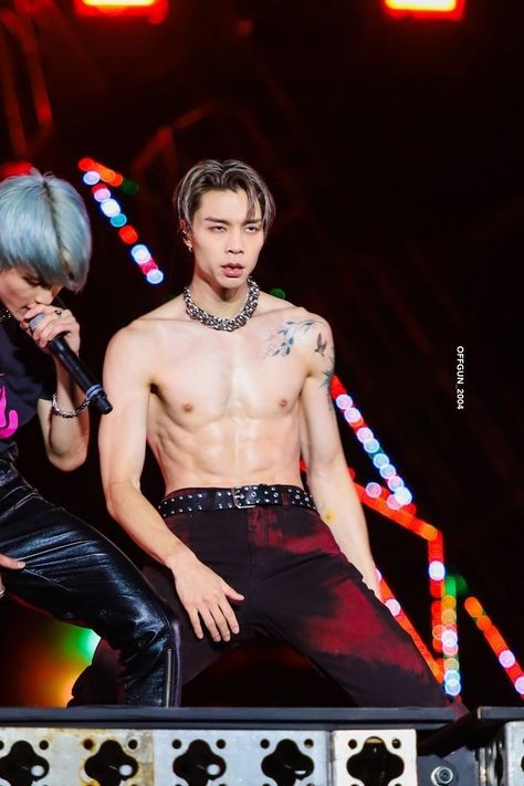 Nct 127 Johnny Abs, Boyfriends Be Like, Nct 127 Johnny, Johnny Suh, Nct Johnny, Hot Abs, Jaehyun Nct, Shirtless Men, Kpop Guys