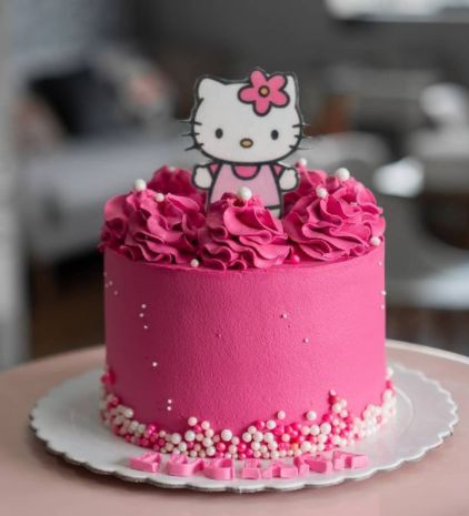 Small Hello Kitty Cake, Hello Kitty Birthday Cake Simple, Easy Hello Kitty Cake, Hello Kitty Cake Ideas Simple, Hello Kitty Cakes Ideas, Hello Kitty Cakes Birthday, Hello Kitty Birthday Cake Ideas, Hello Kitty Cake Ideas Birthdays, Simple Hello Kitty Cake Design