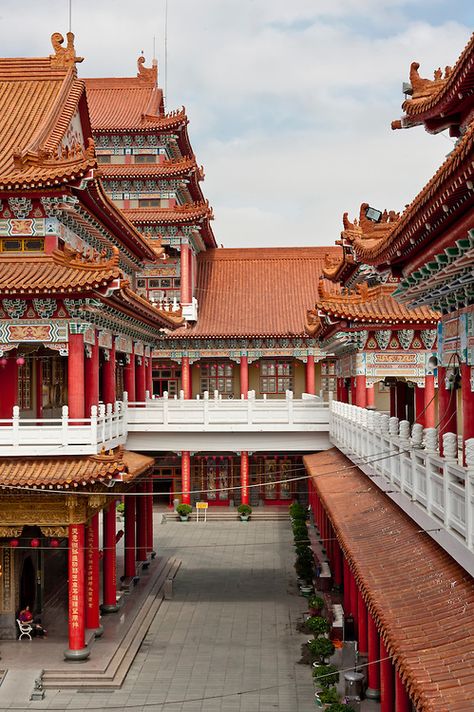 Taiwan Architecture, East Asian Architecture, Garden Night, Tainan Taiwan, Tainan City, Ancient Chinese Architecture, China Architecture, Monte Fuji, Chinese Temple