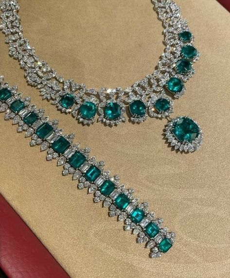 High Jewelry Aesthetic, Dino Morea, Antique Diamond Necklace, Platinum Jewellery, Emerald Jewellery, Beautiful Jewelry Diamonds, Bridal Jewellery Inspiration, Gold Bracelet Simple, Jewerly Set