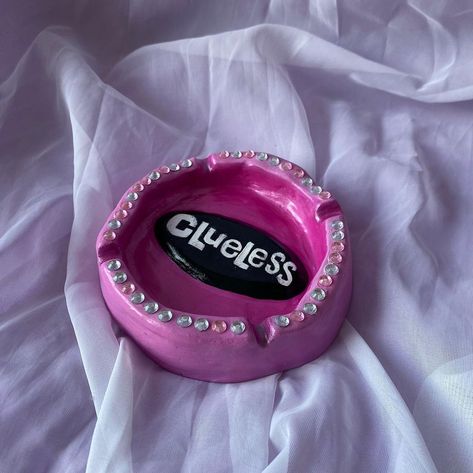 cupids clay🧚‍♀️ on Instagram: “💗✧ CLUELESS ASHTRAY ✧💗 This funky ashtray was so fun to make ✨ Such an iconic 90s movie “ugh as if !”” Girly Ashtray, Funky Ashtrays, Diy Ashtray, Iconic 90s Movies, Ugh As If, Iconic 90s, Clay Stuff, Clay Crafts Air Dry, 90s Movies