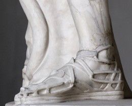 From a copy of an Ancient Roman statue, these gladiator sandals would look just fine today Shoes Inspiration, Statue Tattoo, Roman Statue, Roman Sandals, Simple Shoes, Roman Art, Stone Statues, Marble Statues, Marble Sculpture