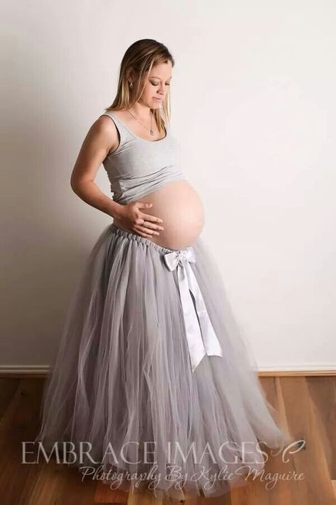 Maternity tutu Maternity Tutu, Diy Tutu Dress, Diy Tutus, Diy Tutu, A Pregnant Woman, Maternity Photoshoot Poses, Pretty Pregnant, Baby Shoot, Pregnant Woman