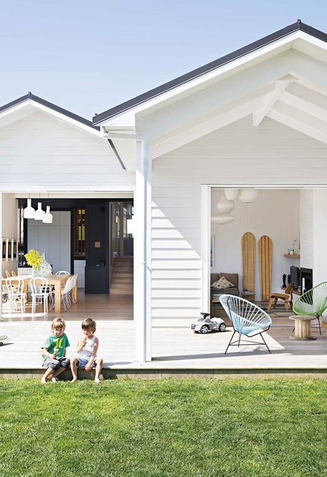 A family traded urban living for a charming beachside villa in need of more than a little TLC. Cabin With Porch, White Weatherboard House, Weatherboard Exterior, Hamptons House Exterior, Weatherboard House, White Exterior Houses, Hawaii House, House Cladding, Beach House Exterior