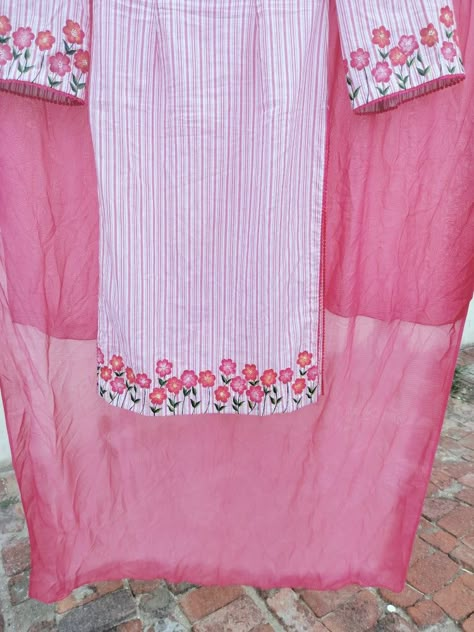 Simple Suit Painting Design, Suit Painting Designs Punjabi, Fabric Painting On Kurti, Embroidered Punjabi Suits, Suit Pic, Suit Painting, Design For Kurti, Fabric Colour Painting, Fabric Paint Shirt