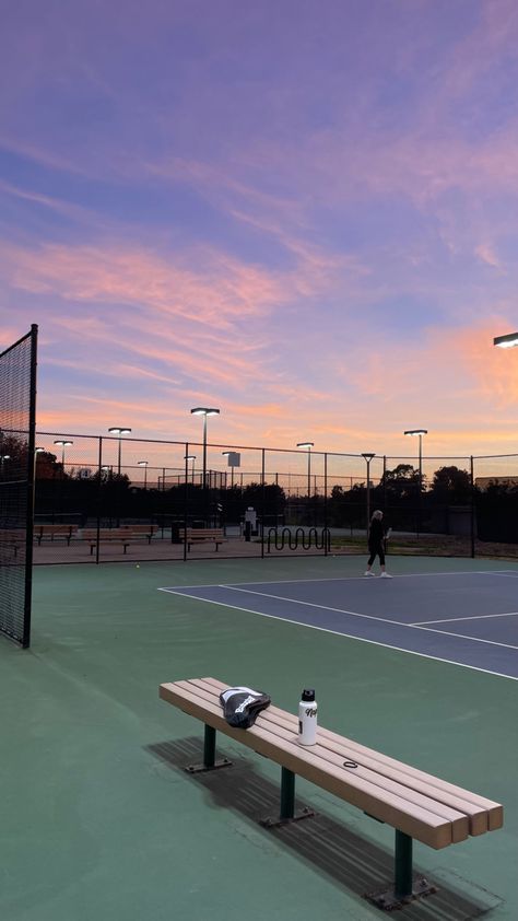 Mode Tennis, Tennis Wallpaper, Tennis Lifestyle, Tennis Pictures, Tennis Photos, Tennis Aesthetic, Tennis Life, Supportive Sports Bras, Aesthetic Sky