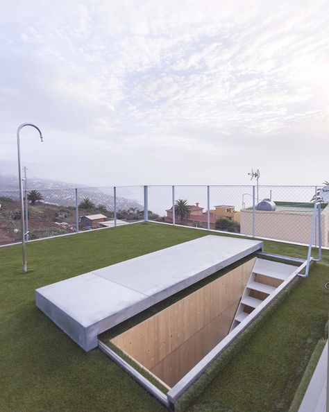 G House by Esaú Acosta. http://www.ignant.de/2015/02/17/g-house-by-esau-acosta/ Roof Access Hatch, Basement Door, Roof Hatch, Roof Lights, Star Tv, Rooftop Design, Underground Homes, Roof Window, Architecture Magazines