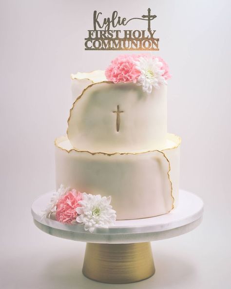 First Holy Communion Cake Holy Communion Cake, First Holy Communion Cake, Holy Communion Cakes, First Communion Cake, Communion Cakes, First Holy Communion, Holy Communion, Gold Decor, Fondant Cakes