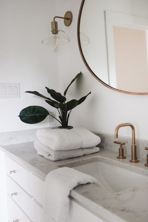 A Sneak Peek at our Guest Bathroom | The Teacher Diva: a Dallas Fashion Blog featuring Beauty & Lifestyle Dream Bathrooms Luxury, Diy Home Decor For Apartments, Rustic Bathroom Vanities, Dallas Fashion, Diy Bathroom Decor, Apartment Bathroom, Bathroom Style, Beauty Lifestyle, The Teacher