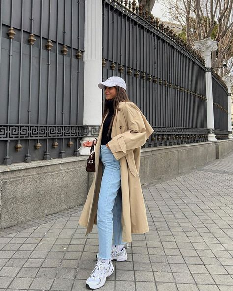 AINA SIMON (@aina.simon) posted on Instagram: “cloudy Madrid☁️” • Mar 16, 2022 at 9:29pm UTC Long Tan Coat Outfit, New Balance 530 Street Style, New Balance 530 Outfit Women, New Balance 550 Shoes, 530 Outfit, New Balance 530 Outfit, Shoes Women Outfit, Aina Simon, Tokyo Winter