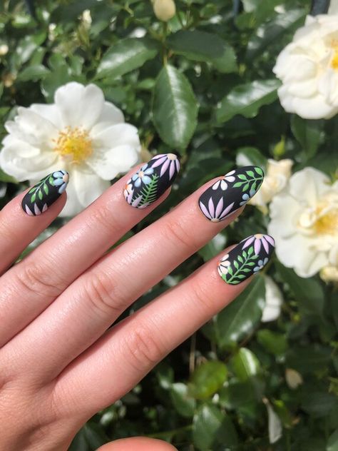 Gel Nails Spring, Spring Nail Trends, Really Cute Nails, Black Nail Designs, Nails Spring, Spring Nail Art, Dark Nails, Spring Nail, Hand Painted Flowers