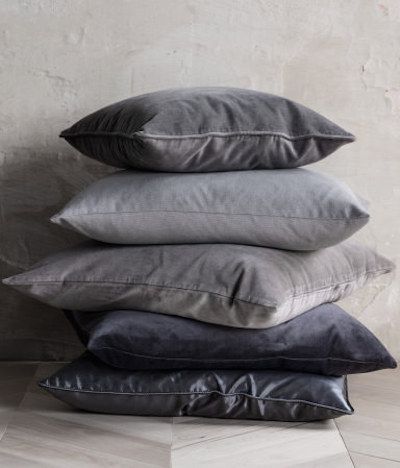 Take your couch to the next level with stacks on stacks of pillows. | 21 Perfectly Cozy Ways To Cover Your Whole Life In Velvet Black Cutlery, Deco Studio, Luxury Cushions, Home Luxury, Blue Living Room, Velvet Throw, Grey Velvet, Linen Cushion, Velvet Cushions