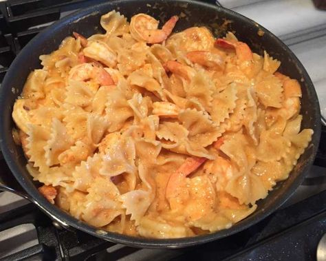 Garlic Bowtie Pasta, Costco Shrimp, Bowtie Pasta Recipes, Bow Tie Pasta Recipe, Bowtie Pasta Salad, Salad Appetizer Cups, Shrimp Marinade, Pasta Flour, Bow Tie Pasta