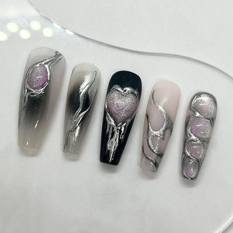 Thank you for checking out my store! I hope you find a style you're looking for here 💜 💞 About the nails  My nails are handmade and made to order and every photo you see is taken by me. Each design is custom made to order to best fit the shape that you want. If you have any customization request for this style or even inspo pics for a set you want, please feel free to send me a message and I'll let you know if I can recreate it!  💞 Size & shape  Images with options and how to measure your nai Simple Chrome Hearts Nails, Black Bubble Nails, Black And Pink Nails, Nail Art Silver, Melting Heart, Eye Glitter, Chrome Nails Designs, Purple Nail Designs, Grunge Nails