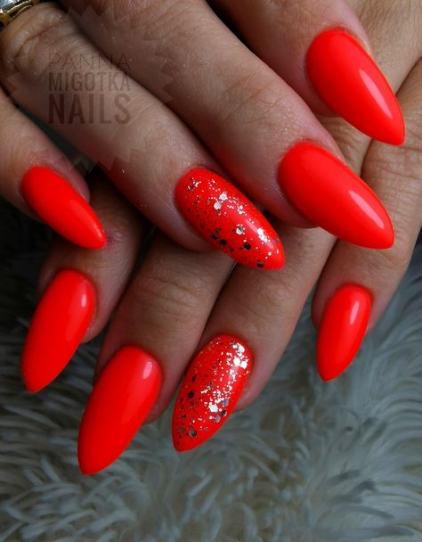 Red Nails One Glitter, Bright Red Nails Summer, Red Nails Gilter, Bright Red Gel Nails, Bright Red Nails With Glitter, Red Nail Designs, Mani Pedi, Red Nails, Pretty Nails