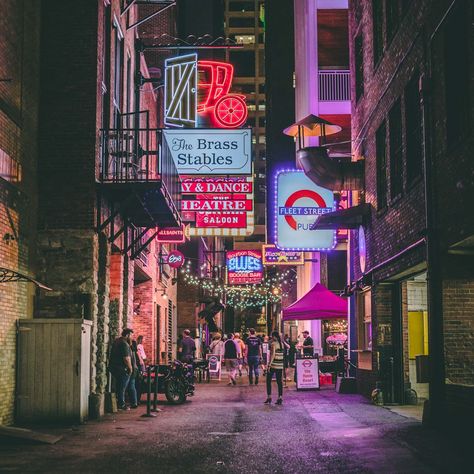 All the places that make Printer's Alley a spot you have to see in Music City Printers Alley Nashville, Nashville Bars, Nashville Downtown, Nashville Travel Guide, Nashville Vacation, City Condo, Hotel Indigo, Nashville Trip, Fleet Street