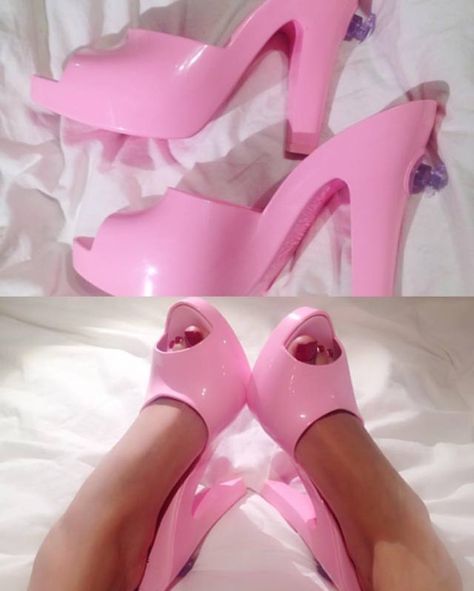 Barbie Heels, Pink High Heels, Gorgeous Heels, Girly Shoes, Alt Fashion, Fabulous Shoes, Pink Heels, Girly Stuff, J Fashion