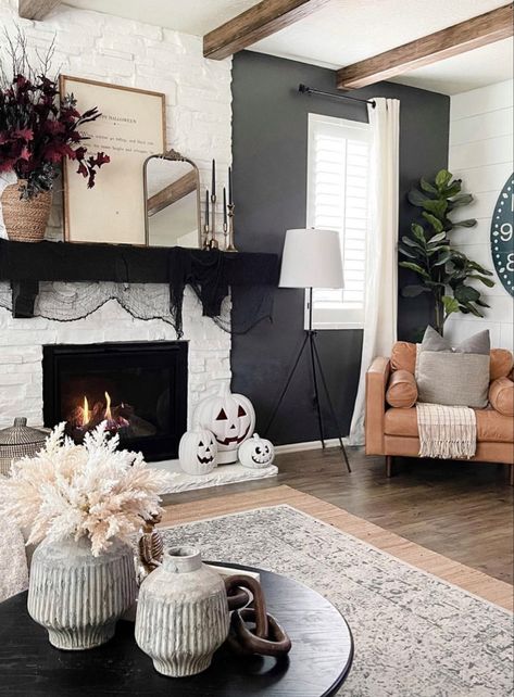 Halloween Fireplace, Halloween Living Room, Amy Howard, Halloween Mantle, Green Bedroom, Fun Halloween Decor, Pumpkin Halloween Decorations, Fireplace Makeover, Easy Diy Halloween