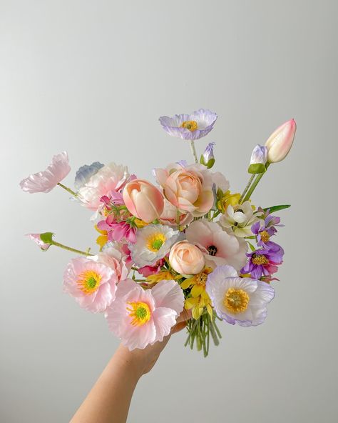 colourful poppy bouquet angles 📐 Poppy Flower Bouquet, Purple Flower Bouquet, Poppy Bouquet, Dahlia Bouquet, Boquette Flowers, Artificial Bouquet, Artificial Flower Bouquet, Pink Wedding Flowers, Flower Arrangements Diy