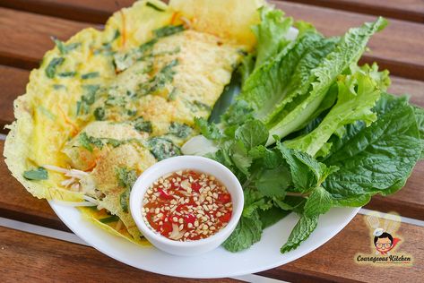 Vietnamese Crepes, Vietnamese Pancakes, Stuffed Crepes, Crepe Recipe, Banh Xeo, Laos Food, Crepe Recipes, Dinner Party Recipes, Exotic Food