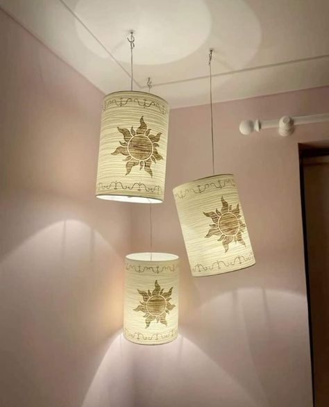 Disney Princess Inspired Bedroom, Tangled Hanging Lanterns, Tangled Lanterns Decor, Disney Diy Room Decor, Disney Room Design, Tangled Inspired Nursery, Tangled Diy Decorations, Tangled Inspired Bedroom, Tangled Room Ideas