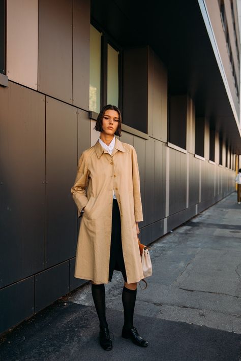 The Best Street Style at Milan Fashion Week Spring 2022 | Vogue Vivienne Rohner, Reportage Photography, Model Street Style, Milan Fashion Weeks, Street Look, Casual Sporty, Street Style Inspiration, Cool Street Fashion, Fashion Week Street Style