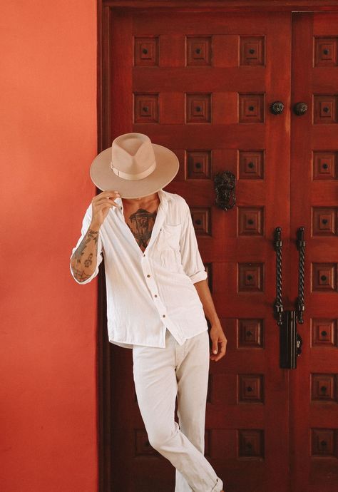 Cuban Man Outfit, Men’s Bohemian Style, Men’s Fedora, Mens Summer Hats Style, Tulum Men Outfit, Tulum Outfits Men, Bohemian Style Men Outfits, Men’s Boho Style, Hats Outfit Men