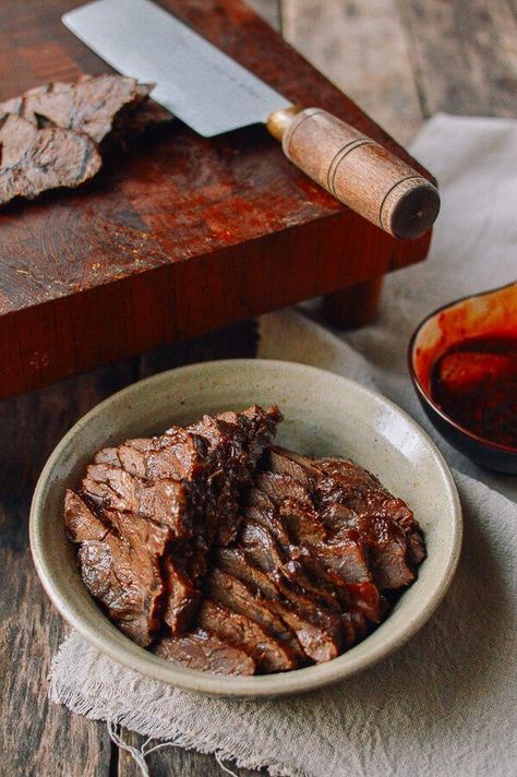 Chinese Spiced Braised Beef Shank is a simple accompaniment to vegetables and rice, in noodle soups.Cooked in a rich braising liquid, braised beef shank is sooo flavorful! Chinese Braised Beef, Braised Beef Shank, Braising Liquid, Beef Shank Recipe, Noodle Soups, Chinese Spices, Oxtail Recipes, Woks Of Life, The Woks Of Life