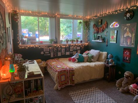 90s Room Ideas, Colored Closet, 00s Bedroom, 70s Room Aesthetic, 80s Room Aesthetic, 90s Room, 80s Bedroom, Redecorate Bedroom, Cozy Room Decor