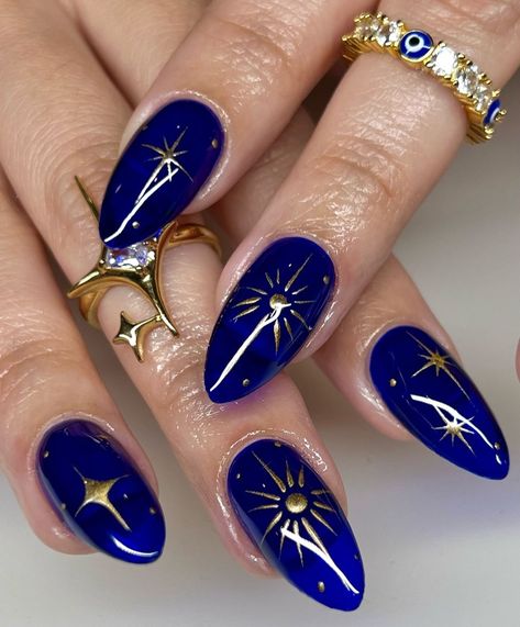 Old Hollywood Inspired Nails, Moon Acrylic Nail Designs, Blue Witch Nails, Ravenclaw Nails Acrylic, Shadow And Bone Nails, Dark Blue Celestial Nails, Velaris Inspired Nails, Lapis Lazuli Nails, Gold And Blue Nails Design